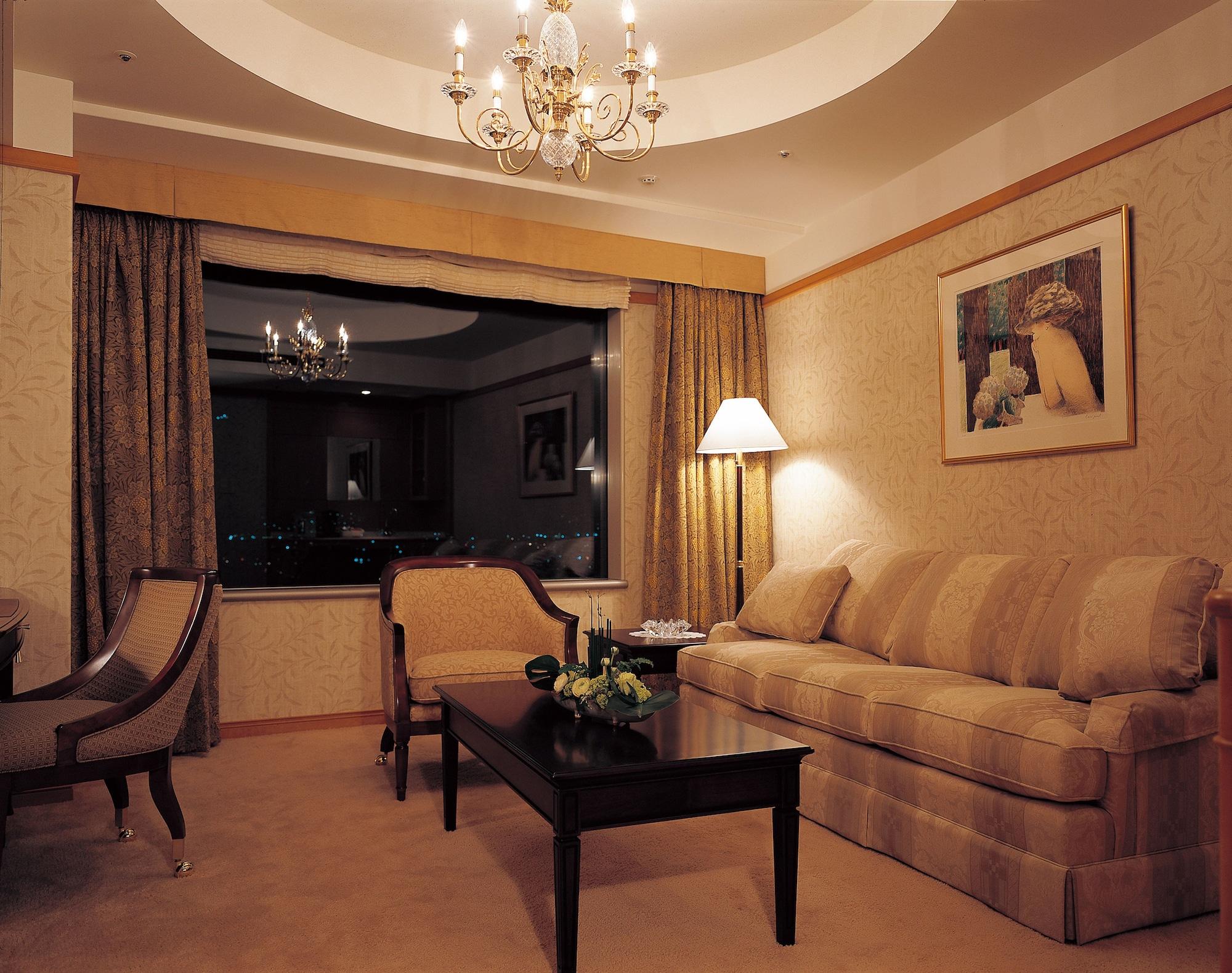 札幌王子酒店 外观 照片 A living room in a suite at the Mandarin Oriental, Tokyo